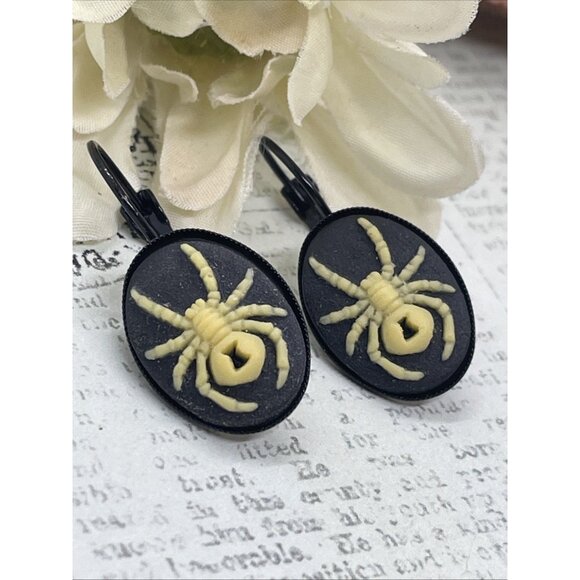 Black Widow Spider evil Setting Enamel Gothic Earrings Cameo PUNK Festival WEAR - Picture 1 of 10